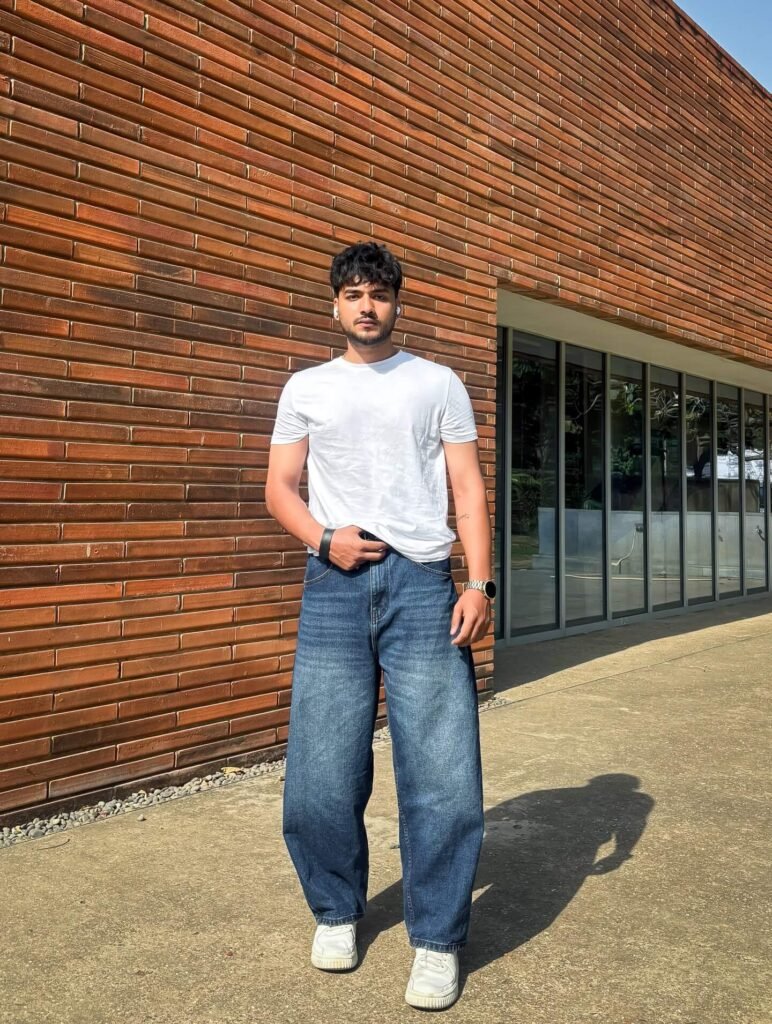 White T-Shirt, Dark Blue Jeans & White Sneakers