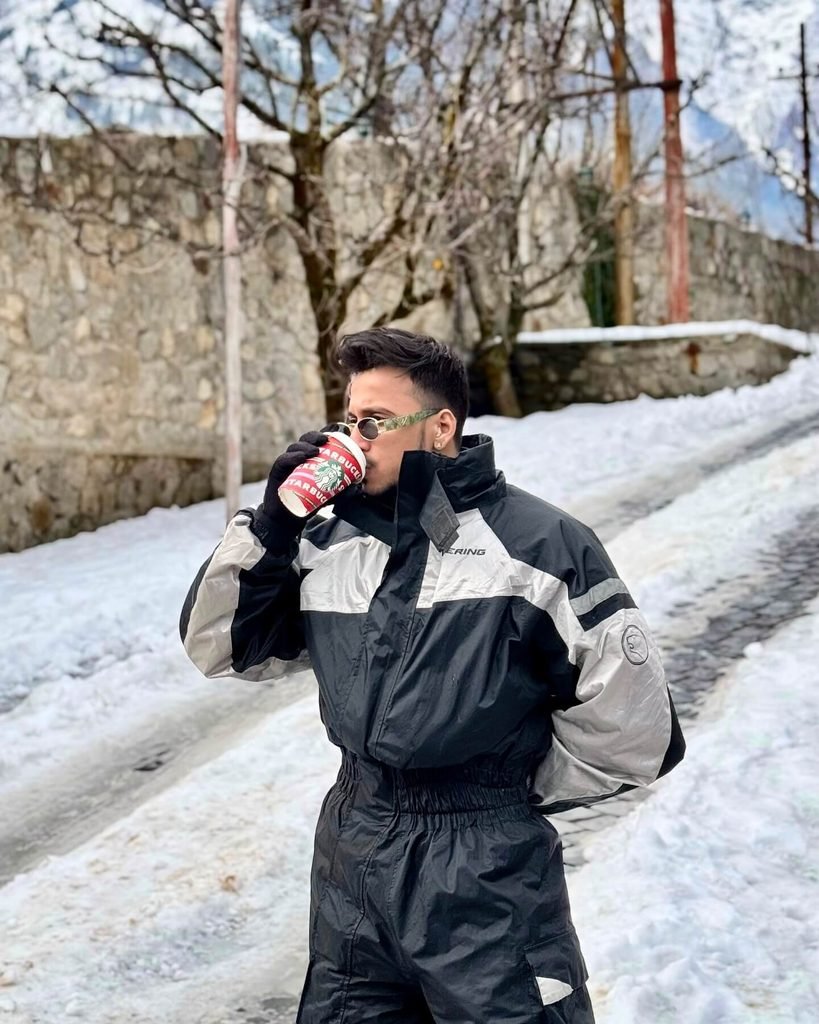 Black and Gray Technical Snow Outfit